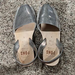 NWOT Pons Avarca Wedges - Silver color with sling back - Size 9